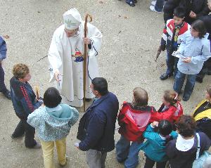 Mgr Dufour à la rencontre des pèlerins d'Arliquet, diocèse de Limoges